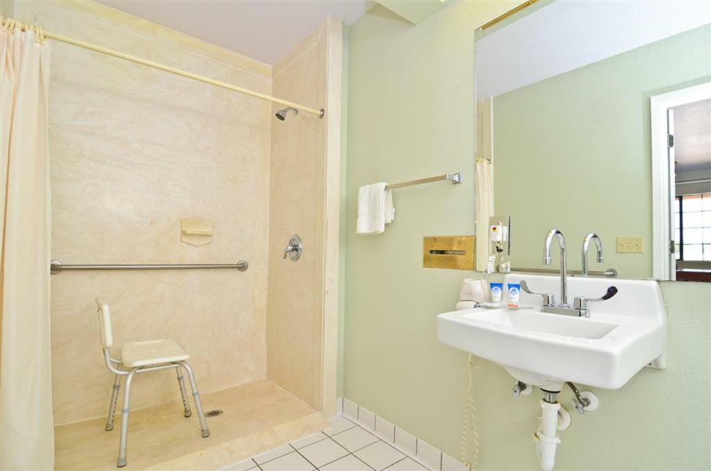 Pine Point Inn & Suites Smithville Kültér fotó