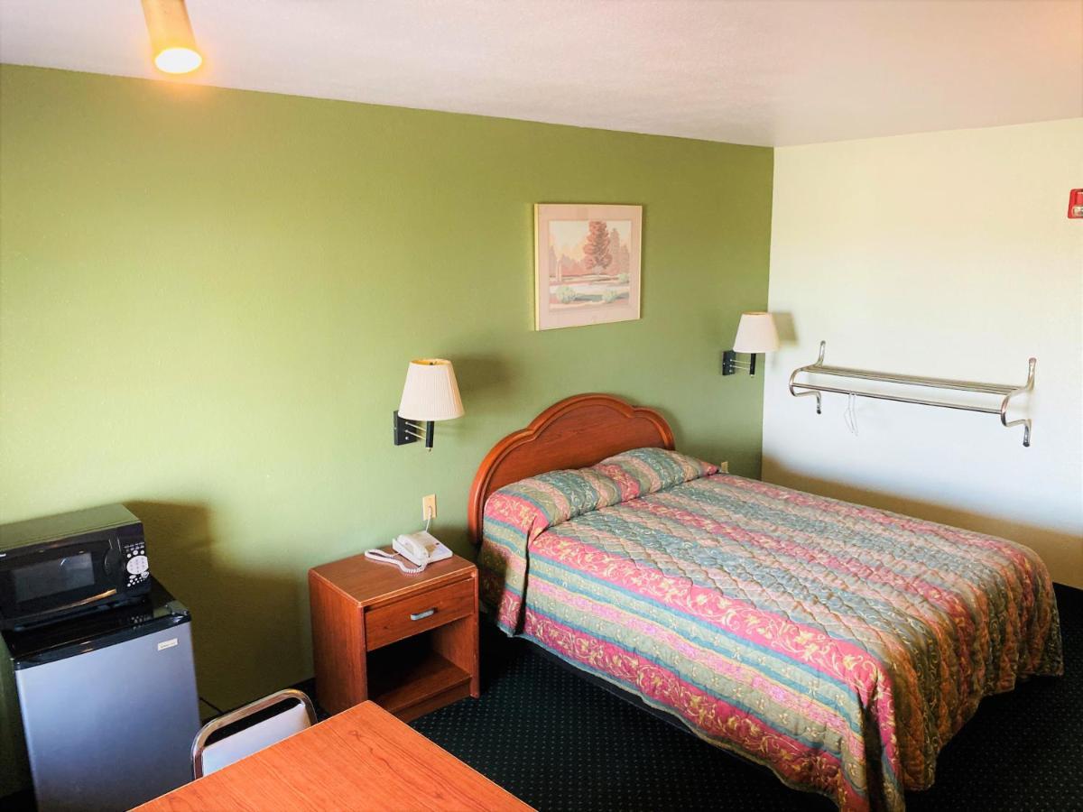 Pine Point Inn & Suites Smithville Kültér fotó